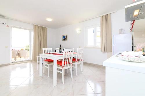 Two-Bedroom Apartment with Terrace and Sea View image 5