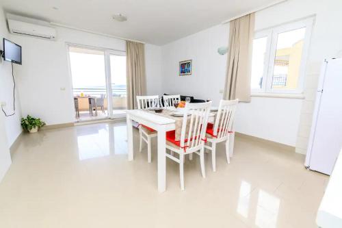 Two-Bedroom Apartment with Terrace and Sea View image 6