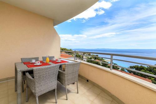 Two-Bedroom Apartment with Terrace and Sea View image 4
