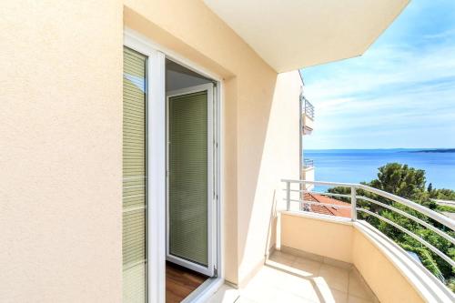Two-Bedroom Apartment with Terrace and Sea View image 2