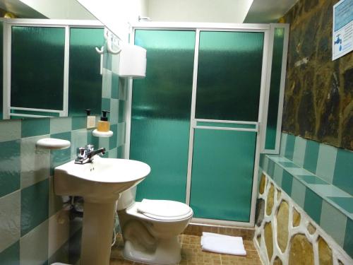 Basic Triple Room image 7