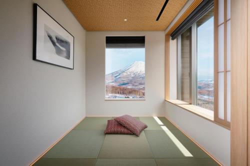 Studio with Mt. Yotei View with Tatami Area