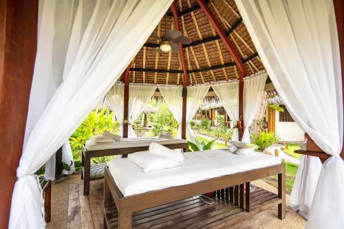 Massage, Oasis Resort in Bohol