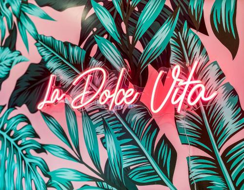 Lusso Retreats - Tap to explore photos