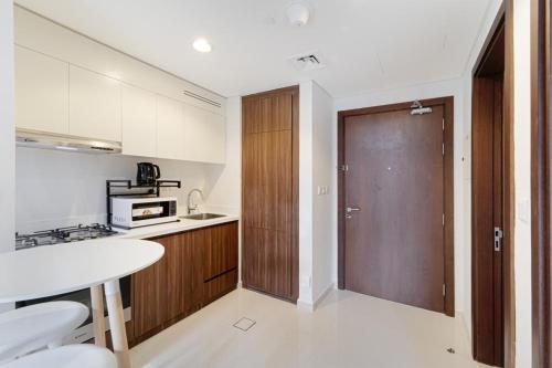 Brand New 1BR- Business Bay - Burj Khalifa View, Дубай (фото 2)