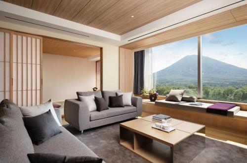 Four-Bedroom Suite with Yotei View with Tatami Area and Open-Air Bath