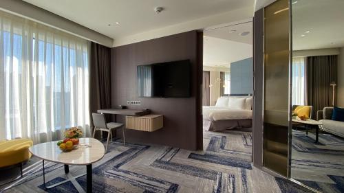 room detail thumbnail 1