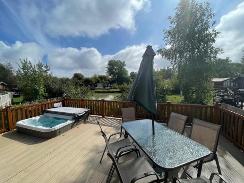 Luxury Lakeside Lodge L1 with hot tub situated at Tattershall Lakes Country Park