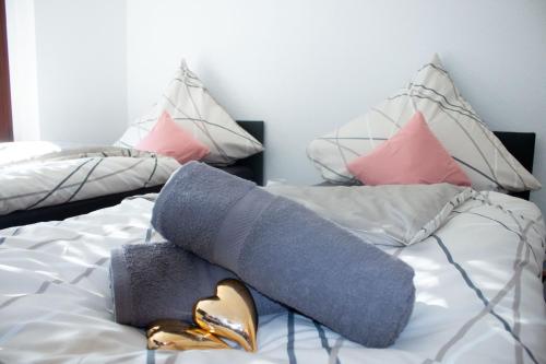 3 bedrooms, 7 beds