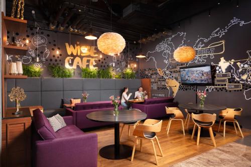 Novotel Poznan Centrum - image 3