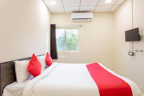 1 king bed, 1 sofa bed