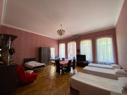 5 twin beds