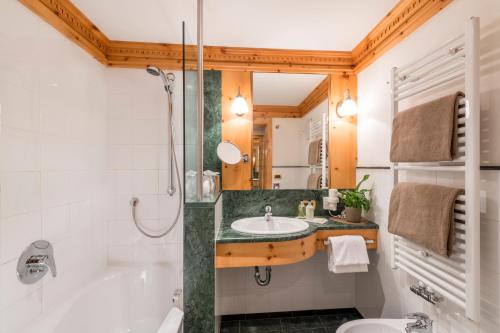 room detail thumbnail 2