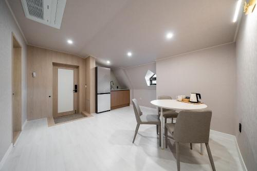 Geoje Mongdol Beach H Avenue Hotel Room Type - Two-Bedroom House