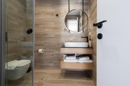 Two-Bedroom Deluxe Apartment image 10