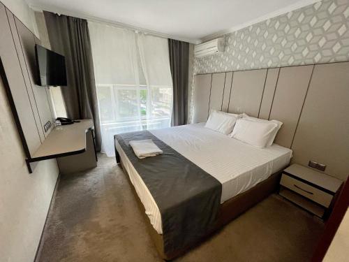Hotel Cosmos - image 2