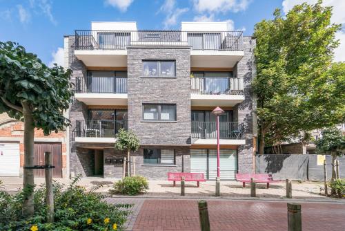 Gelijkvloers app mét ruim terras op 1 min van zee