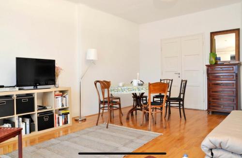 Luxury Apartment with balcony view on Caslte - image 6