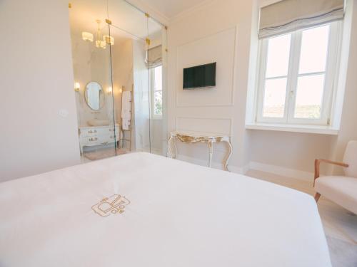 Book the Deluxe Queen Suite Deluxe Queen Suite