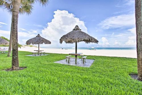 Beachfront Condo with Pool in Redington Shores in เรดดิงตัน ชอร์ส (FL)