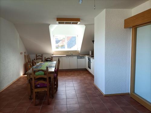 virtuve, Schöne Wohnung mit Whirlpool und Sauna (Schone Wohnung mit Whirlpool und Sauna) in Homberg (Hessen)