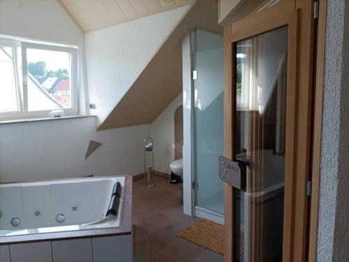 Sauna, Schöne Wohnung mit Whirlpool und Sauna (Schone Wohnung mit Whirlpool und Sauna) in Homberg (Hessen)