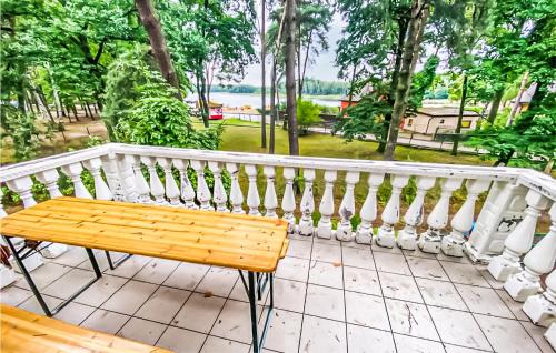 Balkons/terase, Awesome Home In Kamionki Male in Turzno