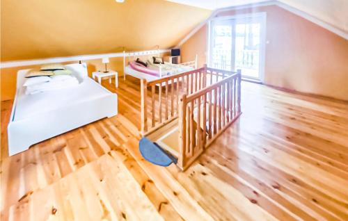 Awesome Home In Kamionki Male in Turzno
