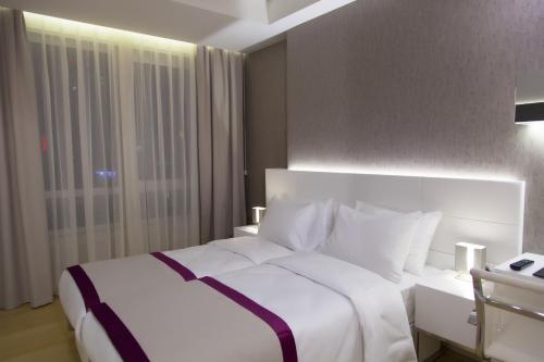 The Leos Residence - image 7