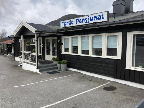 Førde Pensjonat - Accommodation - Førde