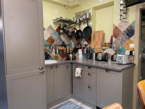 Exquisite & Steps to center 1Br Apt with Free Parking, Riga (foto 9)