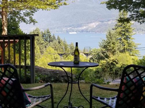 Hummingbird Hut - Bowen Island