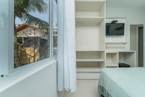 One-Bedroom Apartment image 2