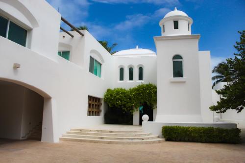 Villa Santorini in Uaymitun, Mexico