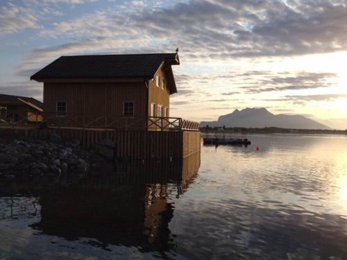B&B Herøyholmen - Cabin at the sea. Approved for tourist fishing - Bed and Breakfast Herøyholmen