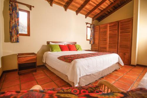 2 bedrooms, 4 beds