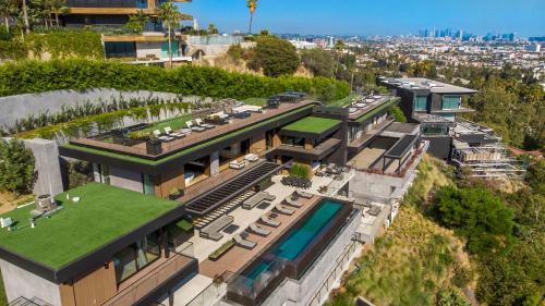 Contemporary Architectural Masterpiece Off Sunset Strip