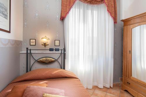 Pinto Storey Hotel - image 3