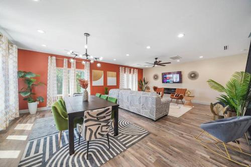 New Two Unit Modern Luxury Home Centrally Located in Houston, USA