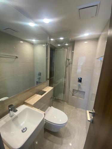 Bathroom, Maxxvalue Apartment Hiranandani Powai - RH5 in Powai