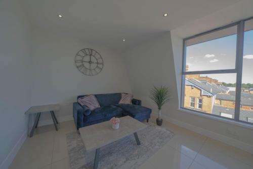 Rooftop Apartment At Queens Beautiful views 5