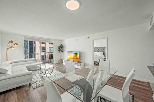 Exceptional Condo • Brickell • Bay & City Views in Miami, USA