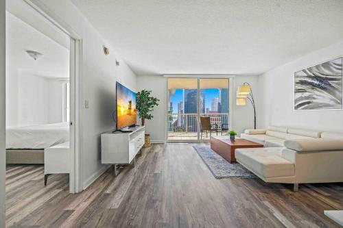 Amazing 1 Bed 1 Bath • Brickell • City & Bay View in Miami, USA