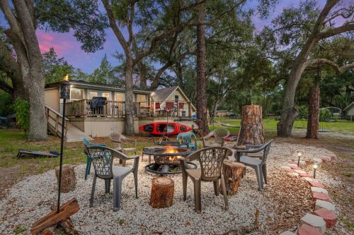 A szálláshely kívülről, Family Forest Retreat, Paradise at Point Pleasant! in Ocklawaha