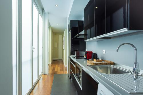 One-Bedroom Apartment image 4