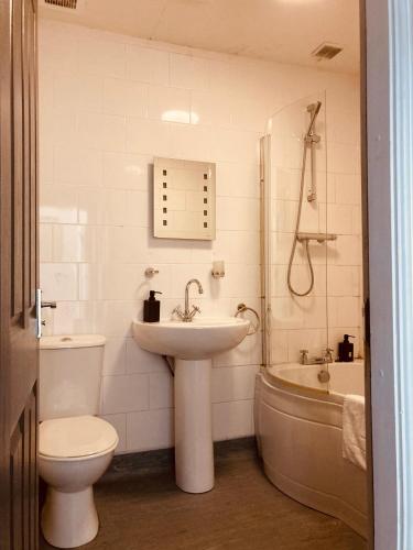 Koupelna, 'Bloomfield' at stayBOOM in Lancaster