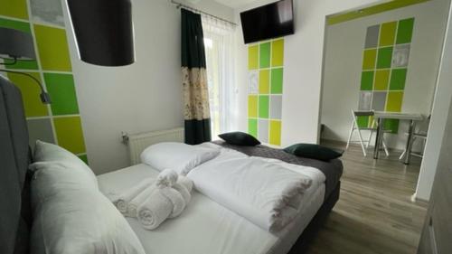 1 twin bed, 1 sofa bed