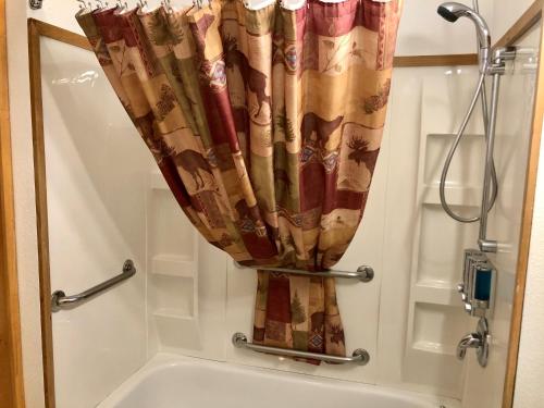 Susitna River Lodging, Suites thumb 2