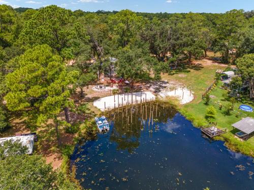 A szálláshely kívülről, Family Forest Retreat, Paradise at Point Pleasant! in Ocklawaha