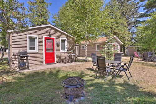 Charming Suttons Bay Cottage with Shared Waterfront! in Suttons Bay, USA
